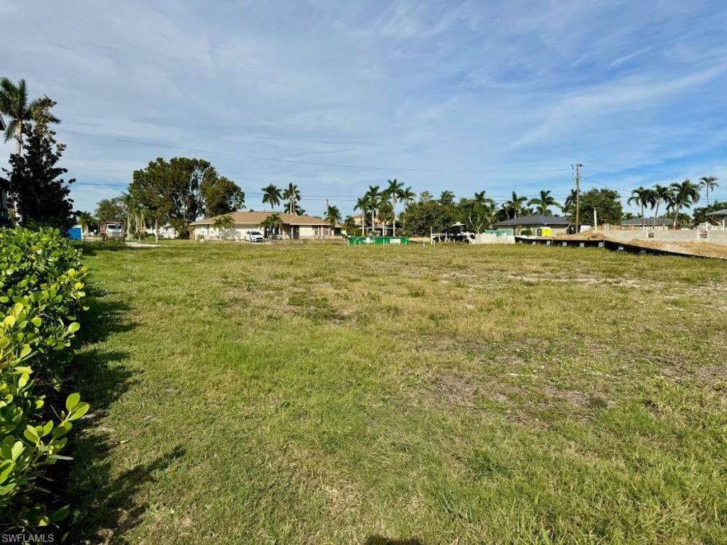 602 Coral DR, CAPE CORAL, FL 33904 — photo 2
