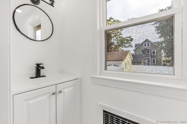 123 Harlem Avenue, Bridgeport, CT 06606