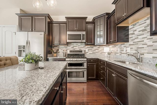 9810 SMITHVIEW PL, Lanham, MD 20706