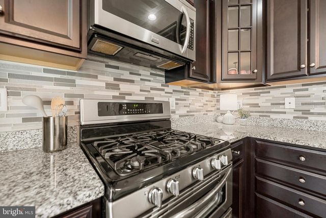 9810 SMITHVIEW PL, Lanham, MD 20706