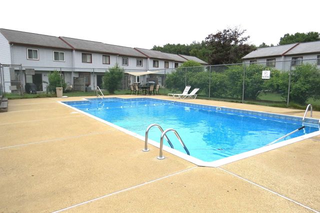 262 Stonebridge Drive, Nashua, NH 03063