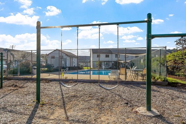 262 Stonebridge Drive, Nashua, NH 03063