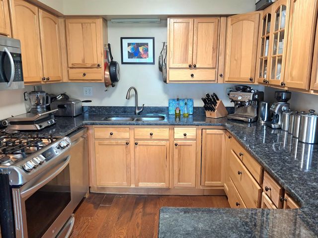 262 Stonebridge Drive, Nashua, NH 03063