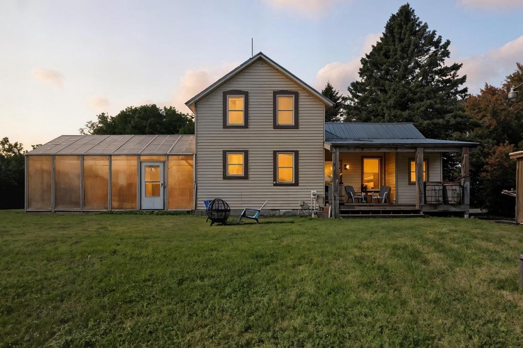 W2809 Jay ROAD, Belgium, WI 53004