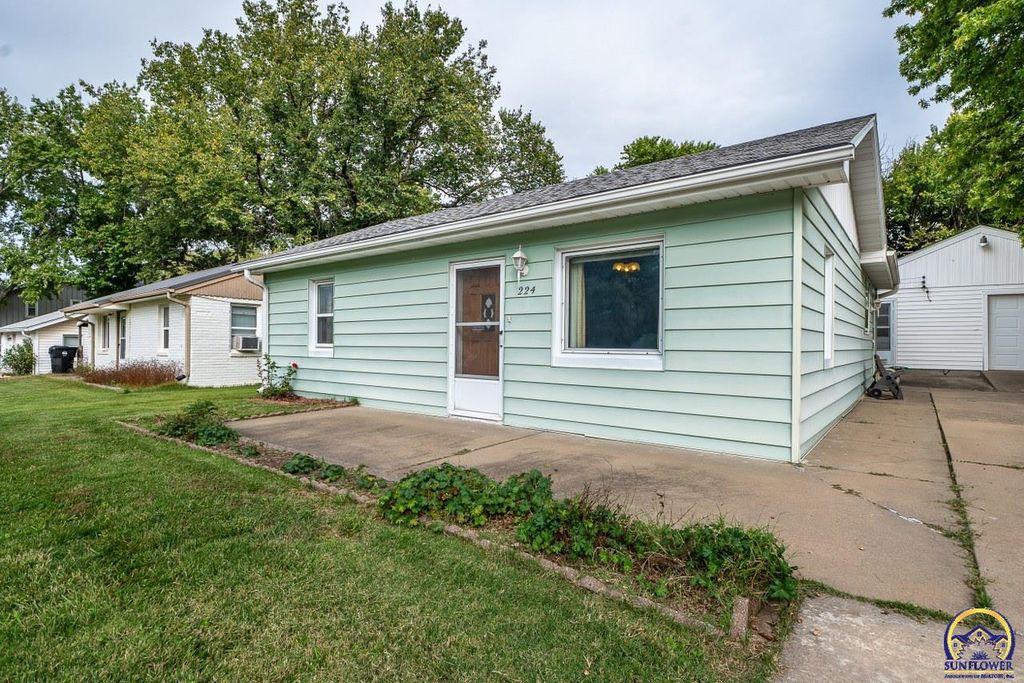 224 SW Terra DR, Topeka, KS 66609