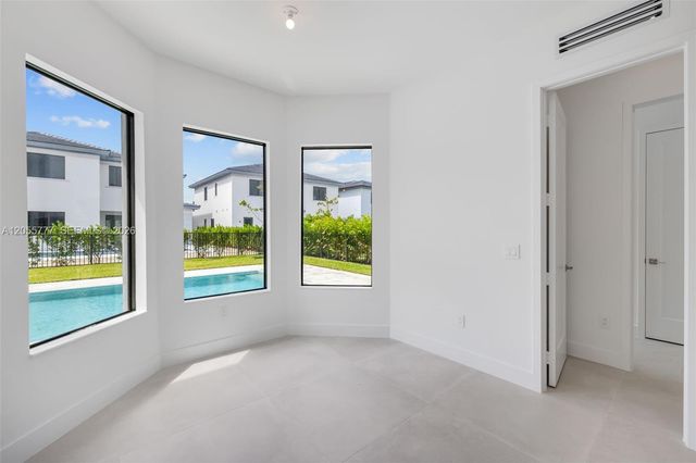 19670 NE 14th Court 19670, Miami, FL 33179