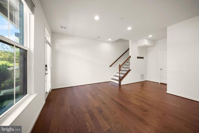 43407 SOUTHLAND ST, Ashburn, VA 20148
