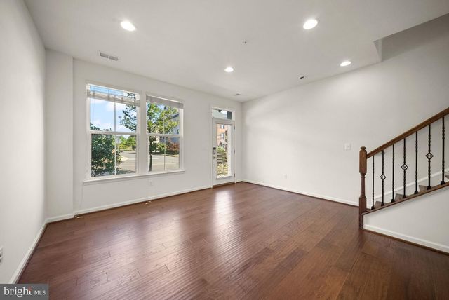 43407 SOUTHLAND ST, Ashburn, VA 20148