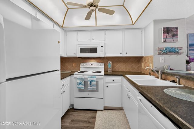 997 Sonesta Avenue NE 202, Palm Bay, FL 32905