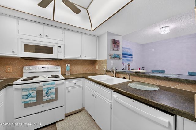 997 Sonesta Avenue NE 202, Palm Bay, FL 32905