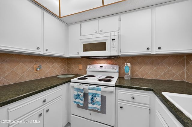 997 Sonesta Avenue NE 202, Palm Bay, FL 32905