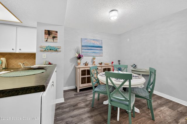 997 Sonesta Avenue NE 202, Palm Bay, FL 32905