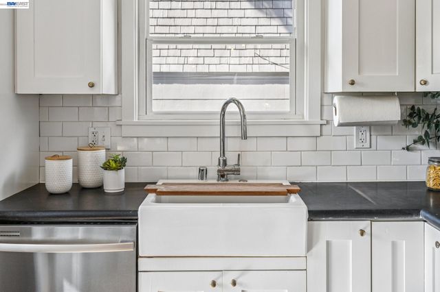 1059 59TH STREET, Oakland, CA 94608