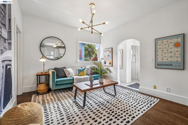 1059 59TH STREET, Oakland, CA 94608