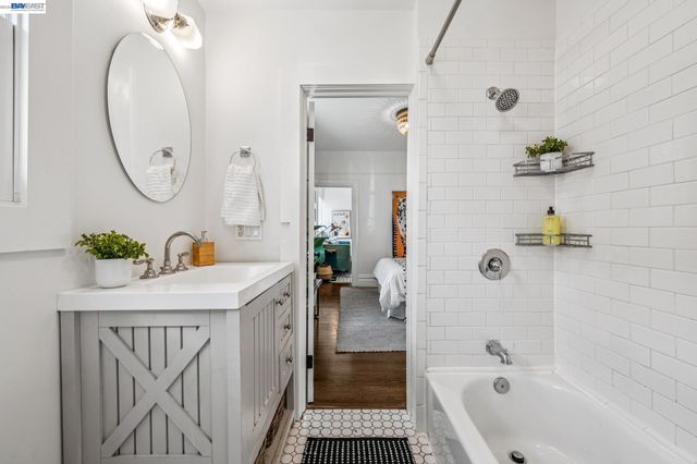 1059 59TH STREET, Oakland, CA 94608