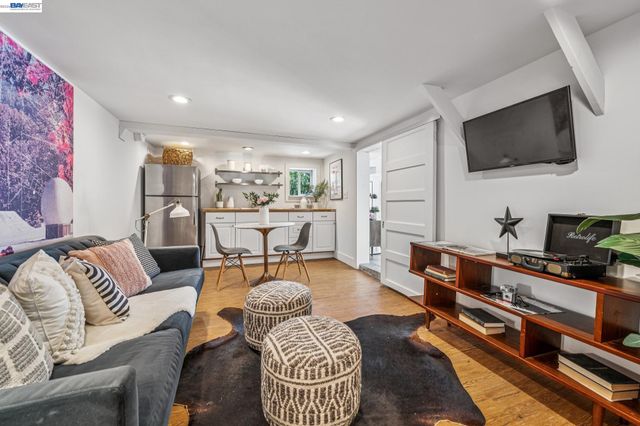 1059 59TH STREET, Oakland, CA 94608