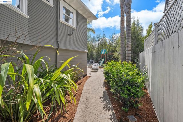 1059 59TH STREET, Oakland, CA 94608