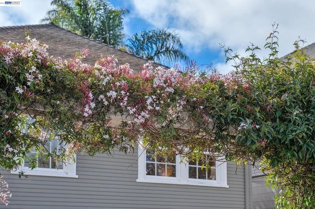 1059 59TH STREET, Oakland, CA 94608