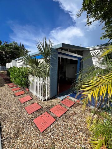 8725 SW 16th Ct, Davie, FL 33324