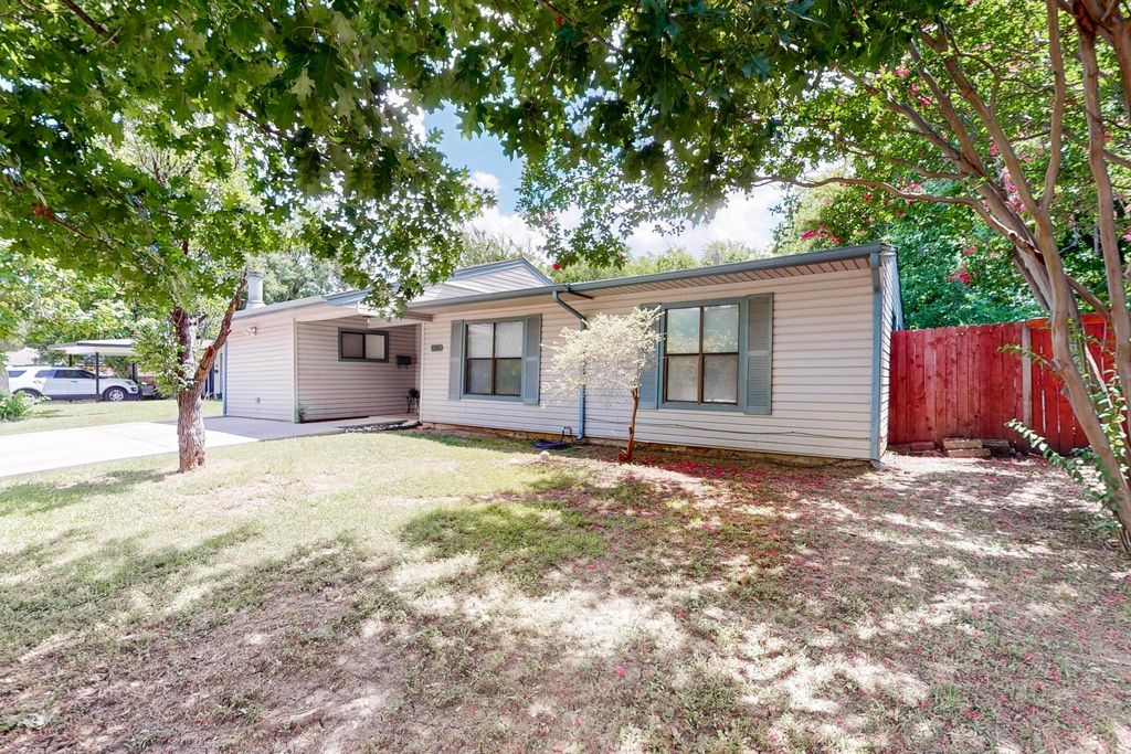 1105 Highland Drive, Grand Prairie, TX 75051