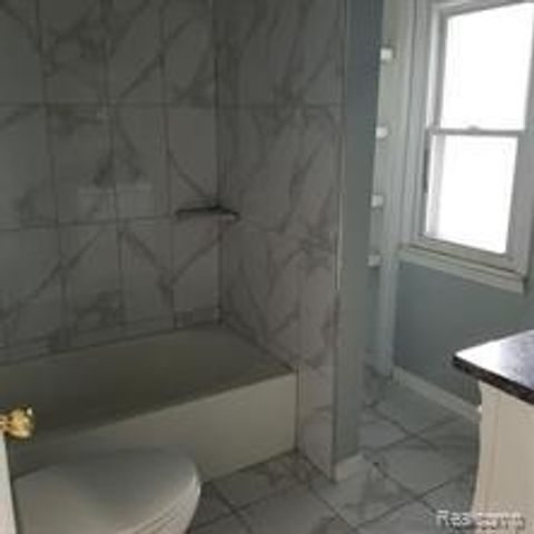 8187 Lenore Street, Dearborn Heights, MI 48127