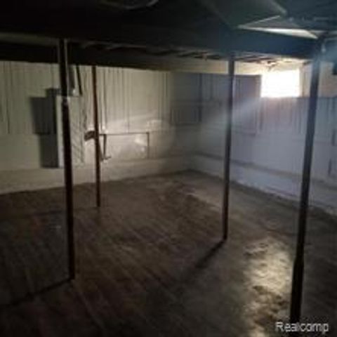 8187 Lenore Street, Dearborn Heights, MI 48127