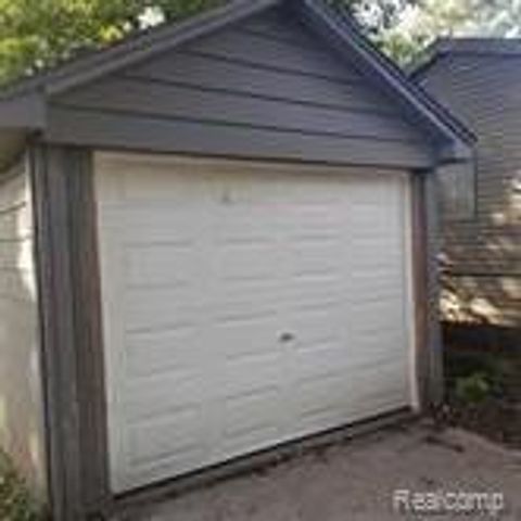 8187 Lenore Street, Dearborn Heights, MI 48127