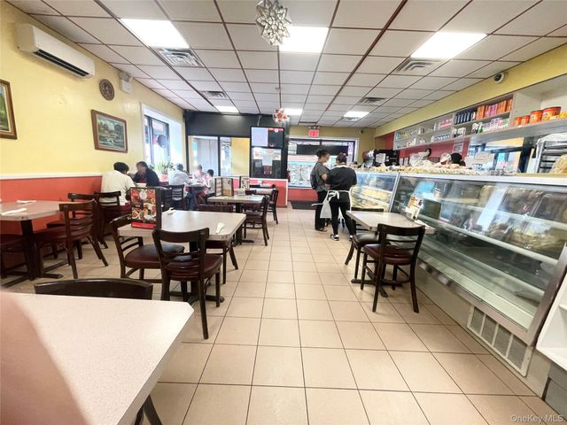 6902 Roosevelt Avenue, Flushing, NY 11377