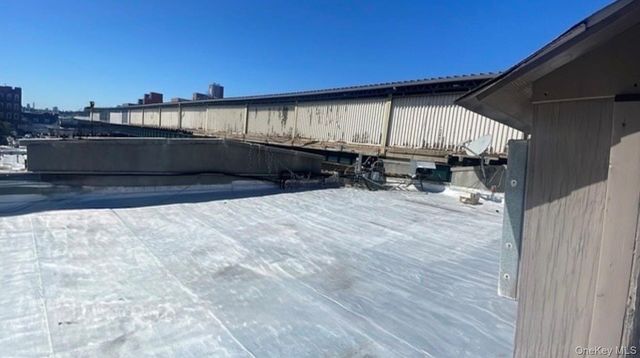 6902 Roosevelt Avenue, Flushing, NY 11377