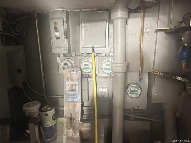 6902 Roosevelt Avenue, Flushing, NY 11377