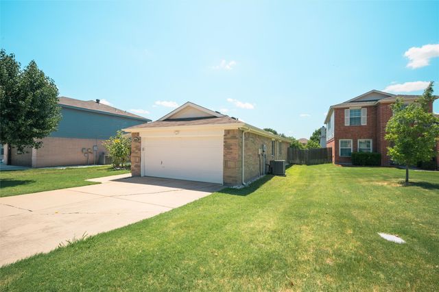 9209 Whistlewood Drive, Fort Worth, TX 76244
