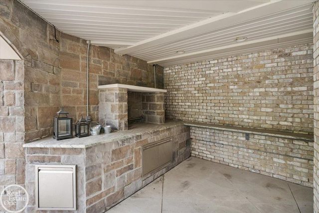 16205 La Dolce Vita Drive, Clinton Twp, MI 48035