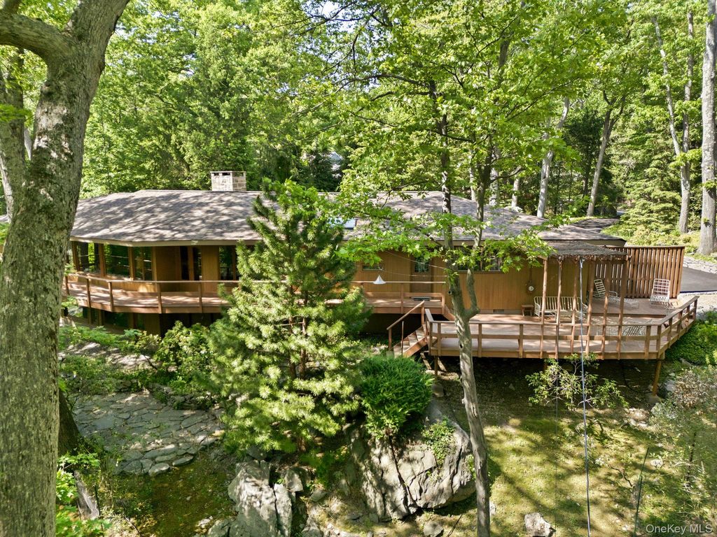 12 Tallwoods Road, Armonk, NY 10504