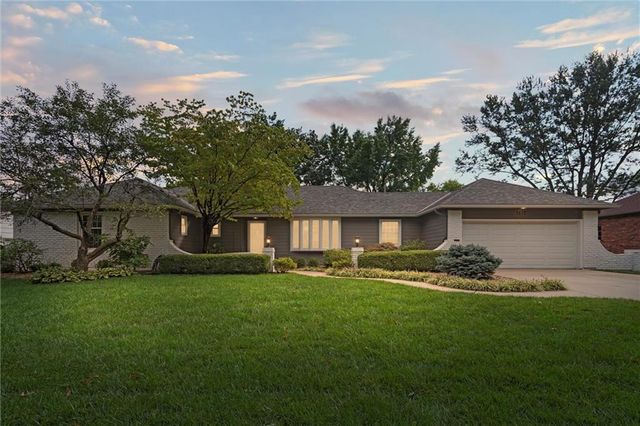 7617 W 98th Terrace, Overland Park, KS 66212