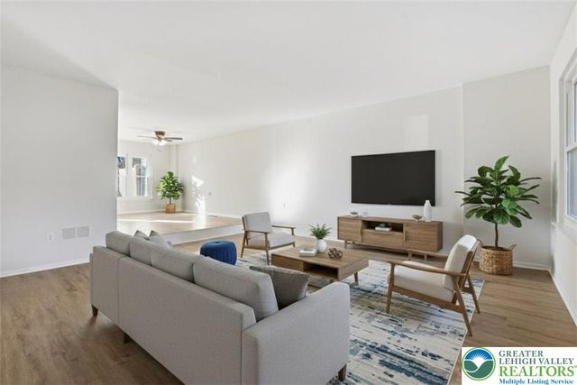 3434 Colonial Court, South Whitehall Twp, PA 18104