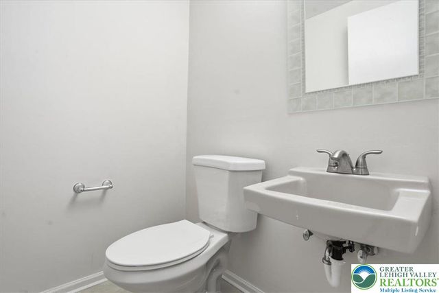 3434 Colonial Court, South Whitehall Twp, PA 18104