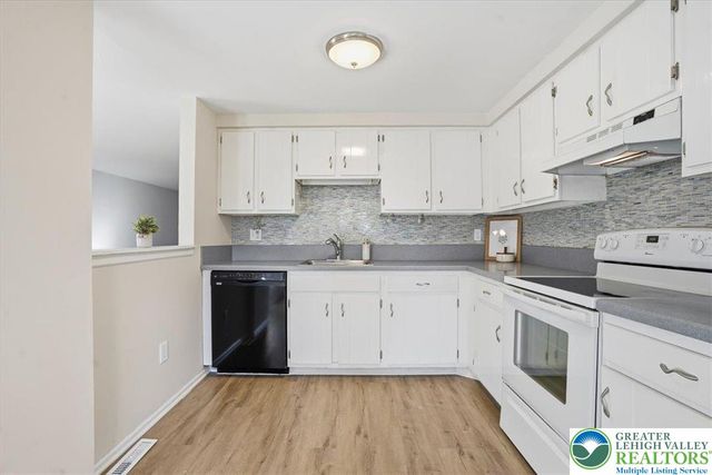 3434 Colonial Court, South Whitehall Twp, PA 18104