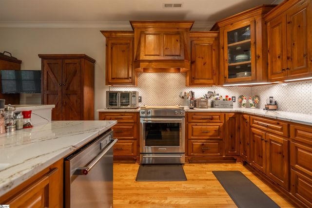 8 Rustic Court, Landrum, SC 29356