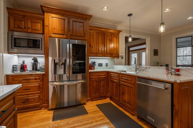 8 Rustic Court, Landrum, SC 29356