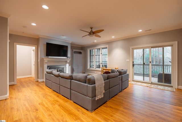 8 Rustic Court, Landrum, SC 29356