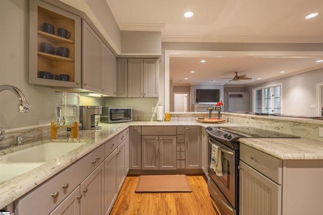 8 Rustic Court, Landrum, SC 29356