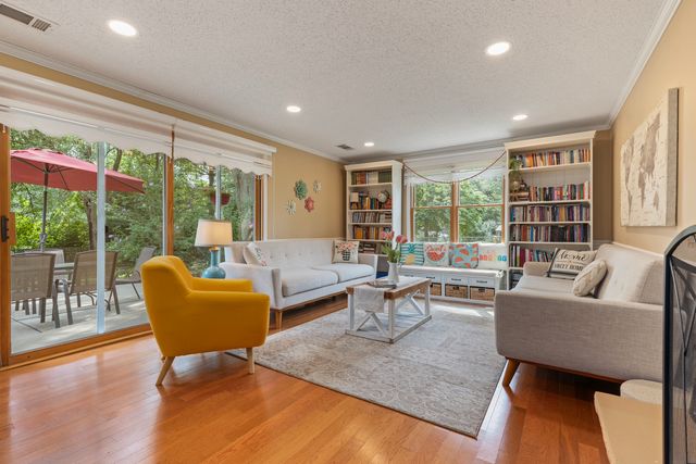 1701 W Schaumburg Road, Schaumburg, IL 60194