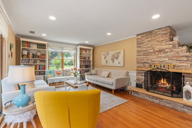 1701 W Schaumburg Road, Schaumburg, IL 60194