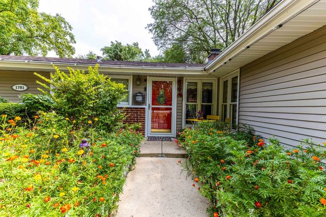 1701 W Schaumburg Road, Schaumburg, IL 60194