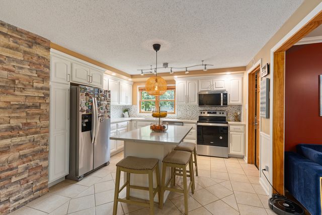 1701 W Schaumburg Road, Schaumburg, IL 60194