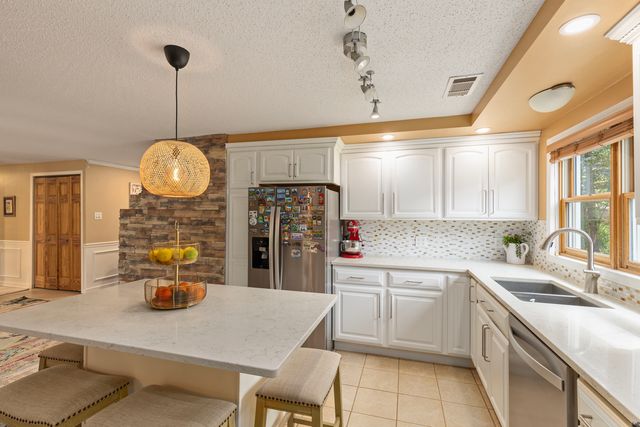 1701 W Schaumburg Road, Schaumburg, IL 60194