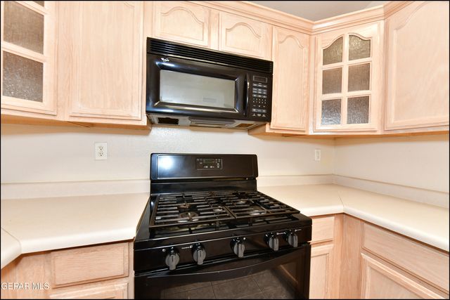 7096 LUZ DE ESPEJO Drive, El Paso, TX 79912