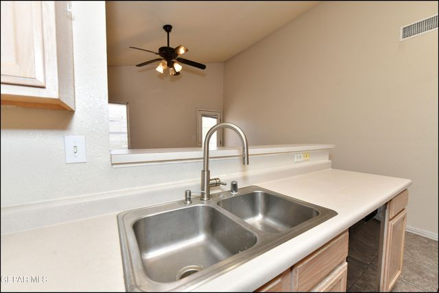 7096 LUZ DE ESPEJO Drive, El Paso, TX 79912