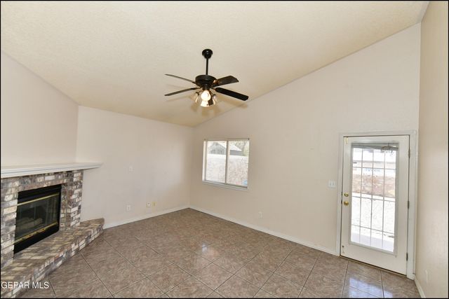 7096 LUZ DE ESPEJO Drive, El Paso, TX 79912