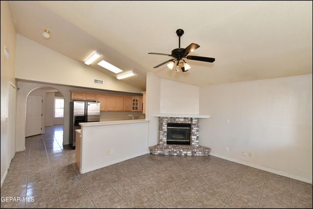 7096 LUZ DE ESPEJO Drive, El Paso, TX 79912